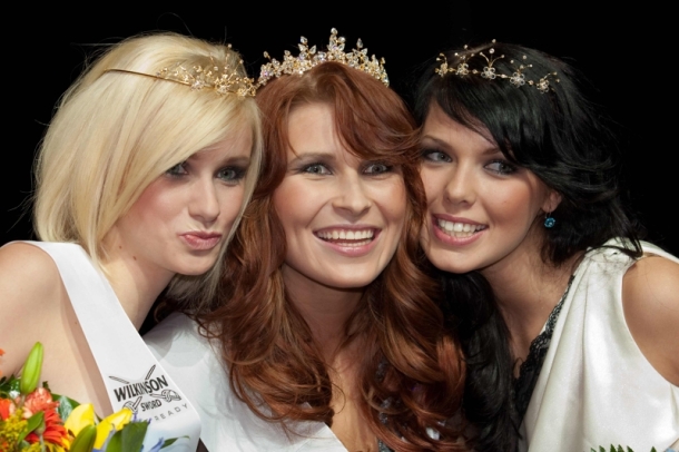 Fotograf Petr Perry Novotn  iMiss 2009 - Lenka Volfov - Darja Jacukeviov - Michaela Dihlov 