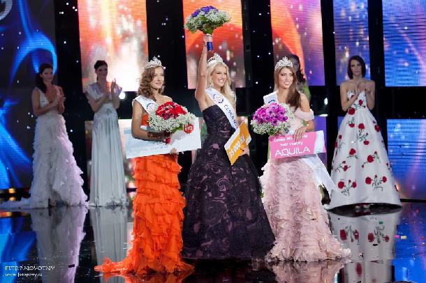 Fotograf Petr Perry Novotn  ESK MISS 2011 - rka Cojocarov - Jitka Novkov - Denisa Domansk